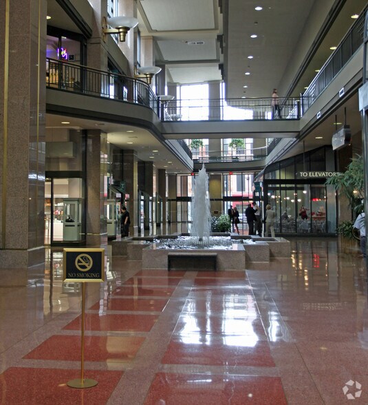 201 St. Charles Ave, New Orleans, LA à louer - Hall d’entrée - Image 2 de 63