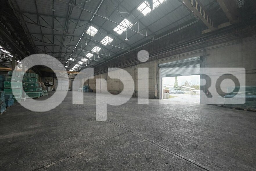 Flex in Ternay for lease - Interior Photo - Image 1 of 6