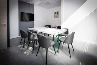Plus de détails pour Multi-résidentiel à vendre