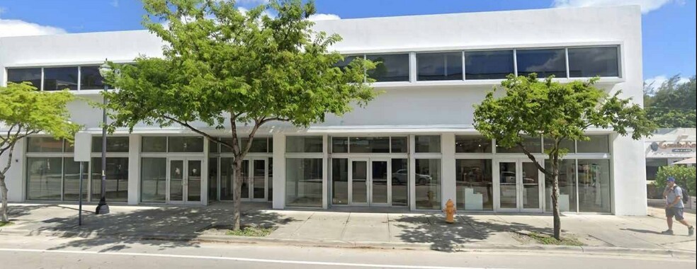 8325 NE 2nd Ave, Miami, FL à louer - Photo du bâtiment - Image 1 de 2
