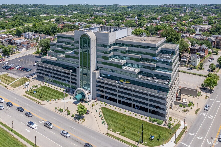 300 Dave Cowens Dr, Newport, KY à louer - Aérien - Image 3 de 5