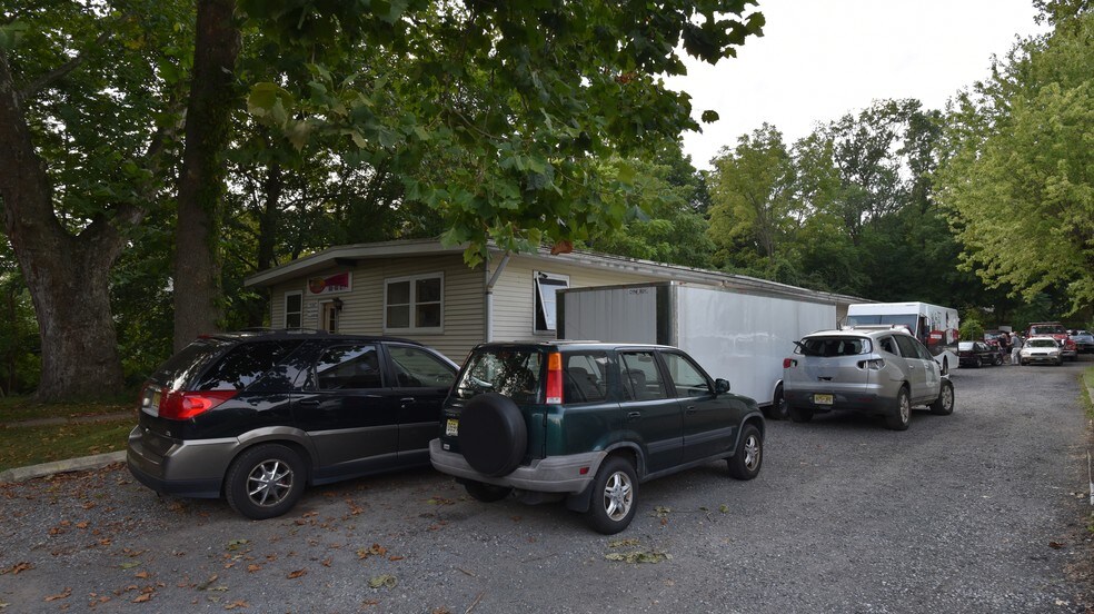 56 Model Ave, Hopewell, NJ à vendre - Photo du bâtiment - Image 3 de 23