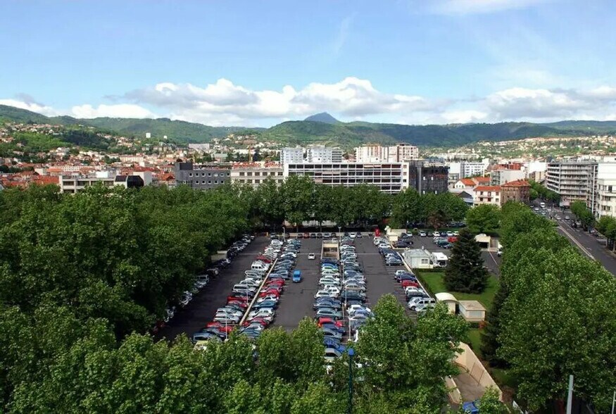 Bureau dans Clermont-Ferrand à louer - Photo du bâtiment - Image 3 de 12