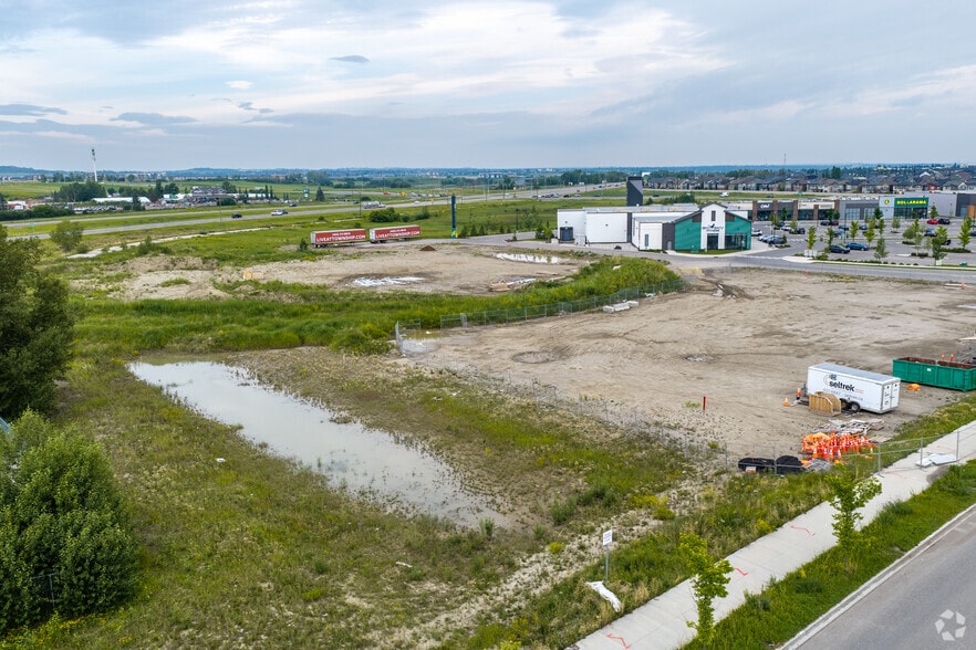 SE Macleod Trail And 210 Av, Calgary, AB à louer - Photo principale - Image 2 de 7