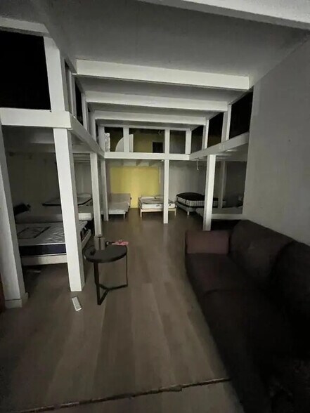 Retail in Paris for lease - Building Photo - Image 1 of 3