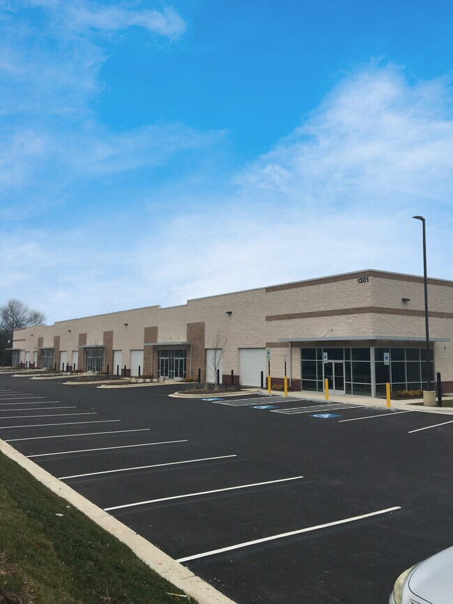 Plus de détails pour 1301 Hampton Park Blvd, Capitol Heights, MD - Local d'activités à louer