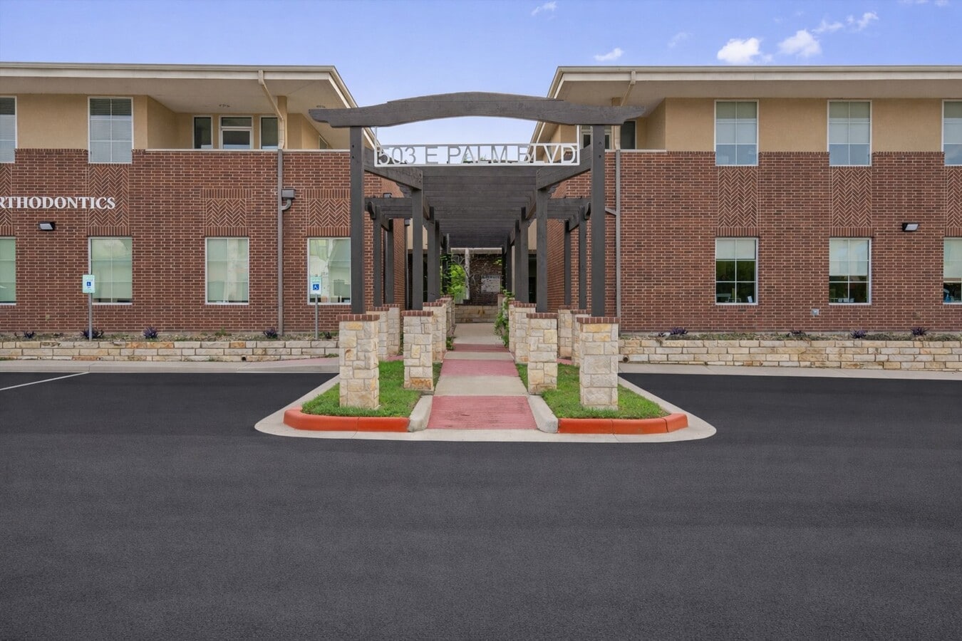 503 E Palm Valley Blvd, Round Rock, TX 78664 - Unité 2 - - Photo intérieure - Image 1 of 4