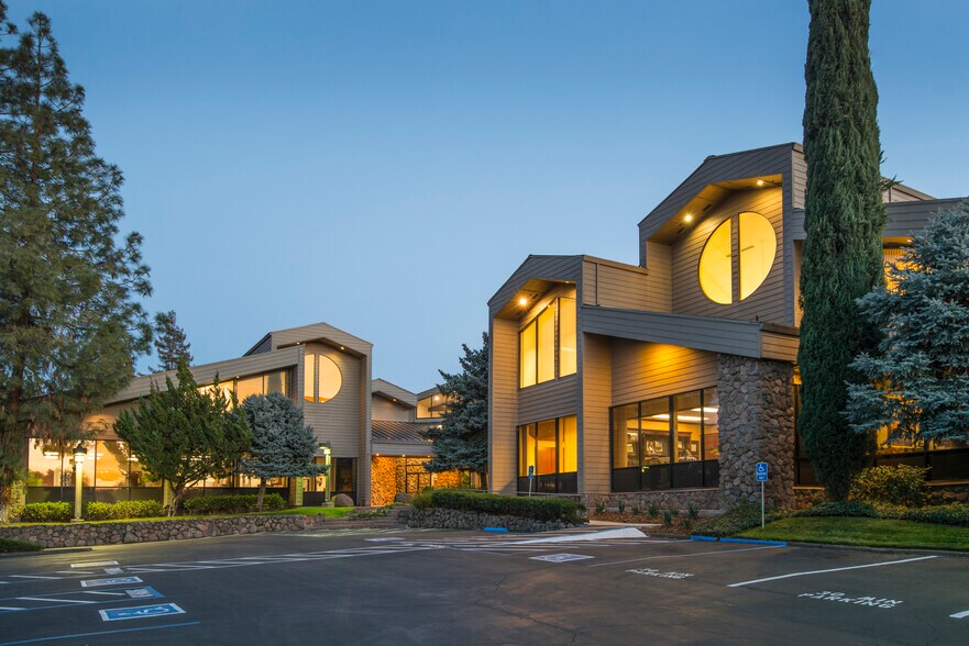 6939 Sunrise Blvd, Citrus Heights, CA à louer - Photo du bâtiment - Image 3 de 4