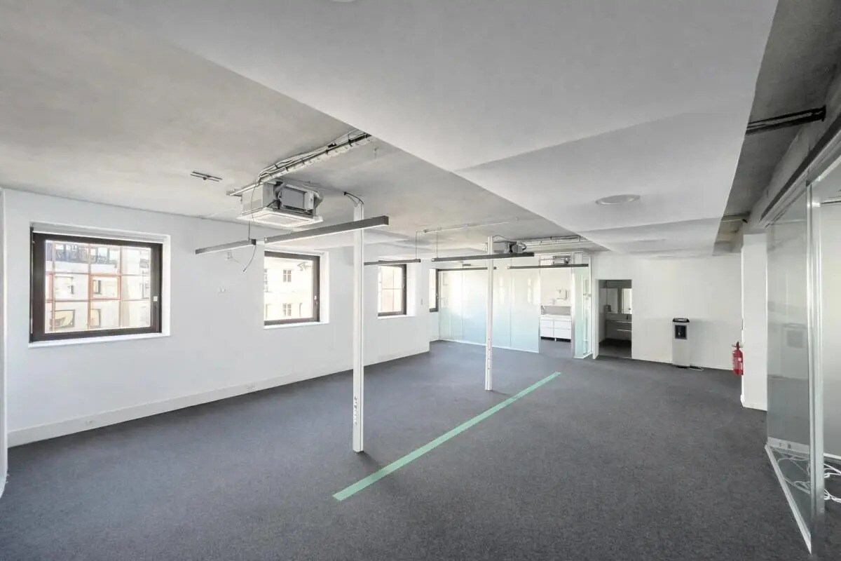 Office in Boulogne-Billancourt for lease Interior Photo- Image 1 of 10