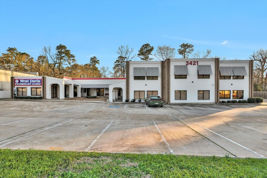 3421 W Davis St, Conroe, TX à louer - Photo du bâtiment - Image 2 de 30