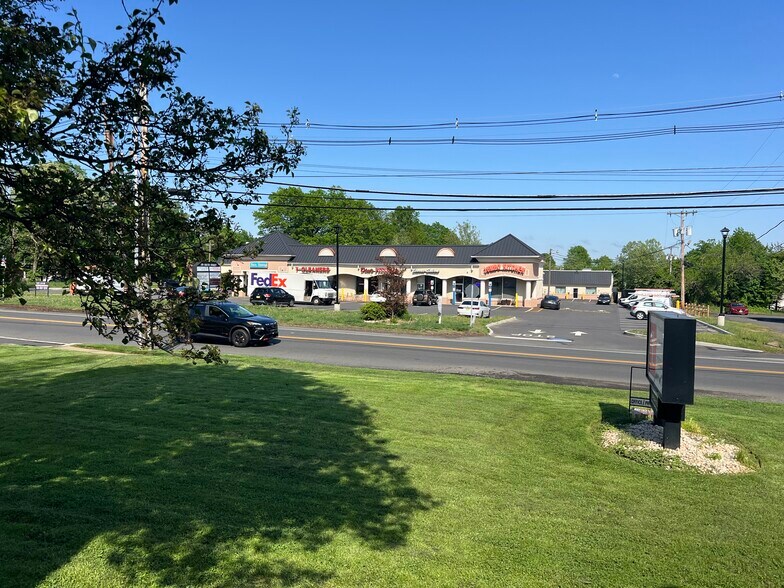 180 South St, Freehold, NJ à louer - Photo du bâtiment - Image 2 de 17