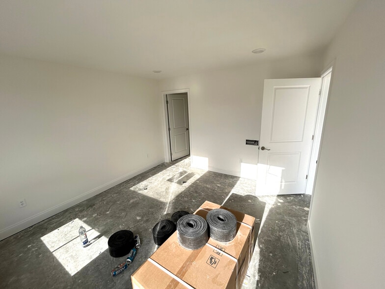 400 Red Squirrel St, Bowling Green, KY for sale - Building Photo - Image 3 of 14