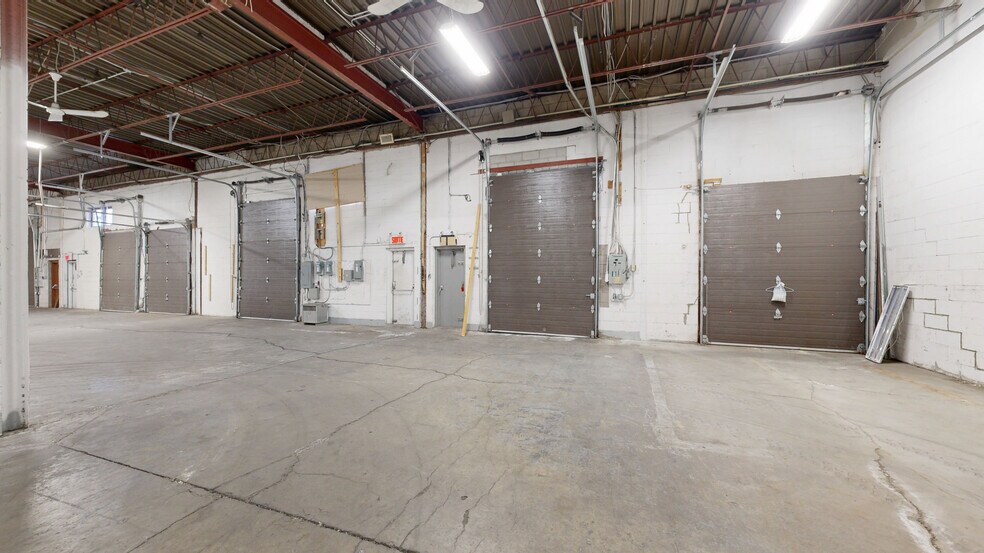 1248-1360 Rue Beaulac, Saint-Laurent, QC à louer - Numérisation 3D de Matterport - Image 2 de 7