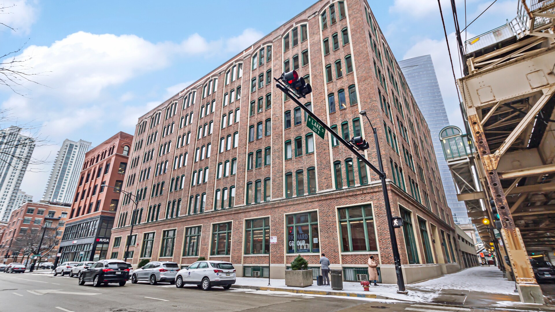 560-566 W Lake St, Chicago, IL à louer Photo du bâtiment- Image 1 de 16
