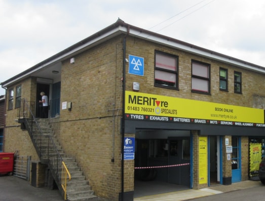 10-10B Robin Hood Rd, Woking for lease Primary Photo- Image 1 of 4