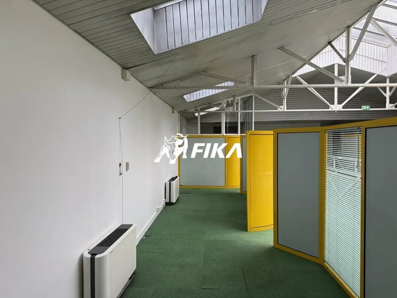 Office in Bordeaux for lease - Interior Photo - Image 2 of 5