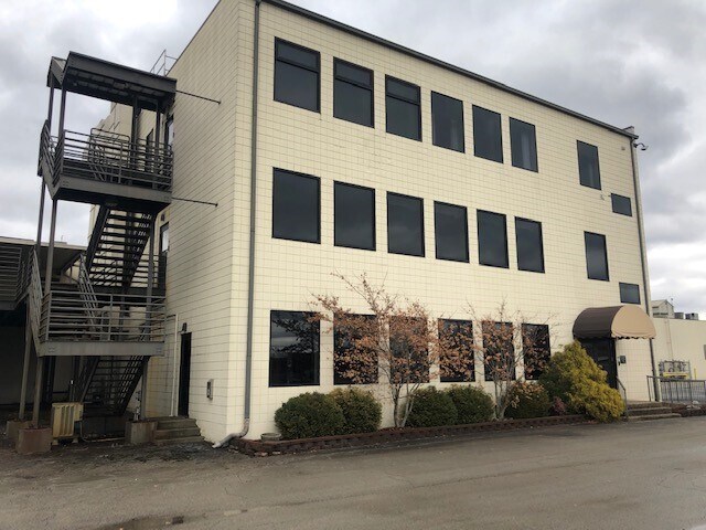 100 Frank E Simon Ave, Shepherdsville, KY à louer - Photo du bâtiment - Image 2 de 21