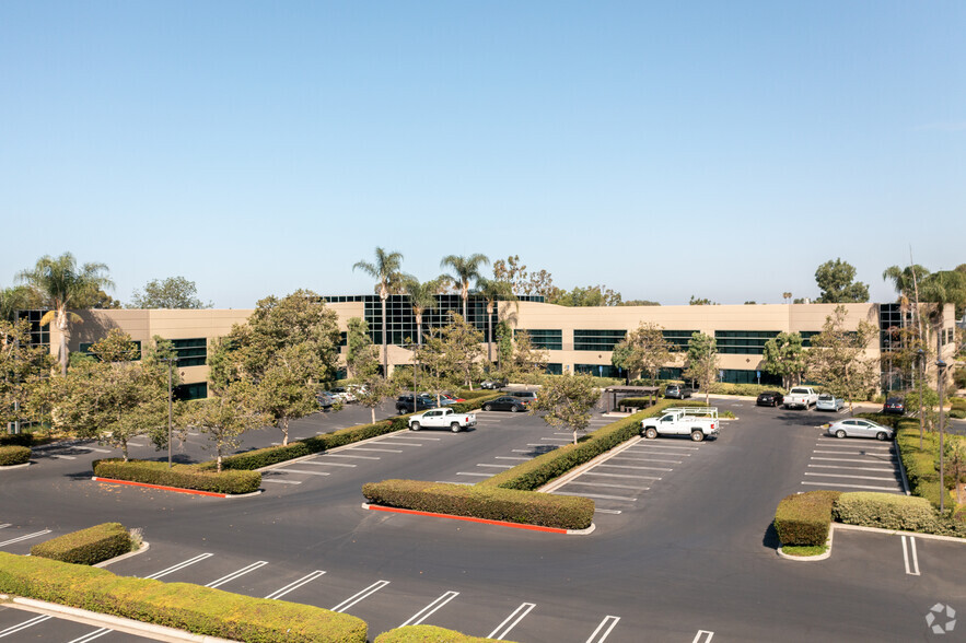 2 South Pointe Dr, Lake Forest, CA for lease - Building Photo - Image 2 of 12