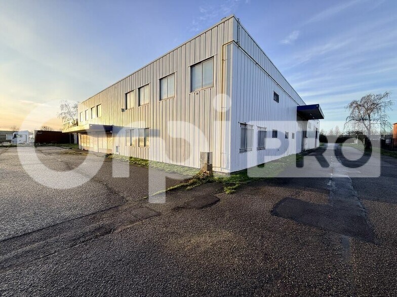 Flex in Le Havre for lease - Building Photo - Image 3 of 12