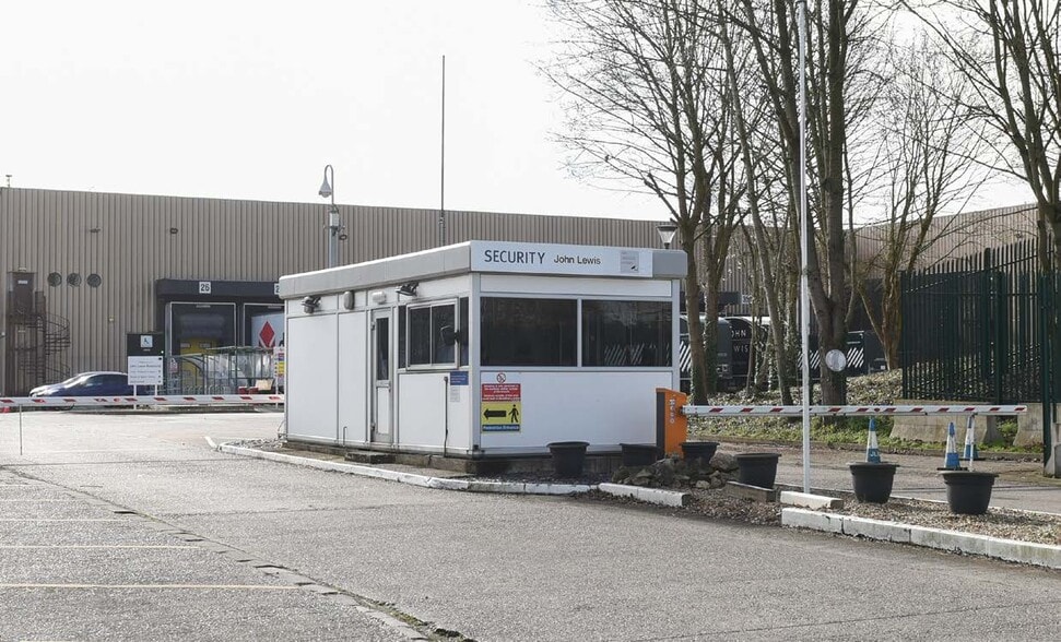 2 Yeomans Dr, Milton Keynes for lease - Building Photo - Image 3 of 8
