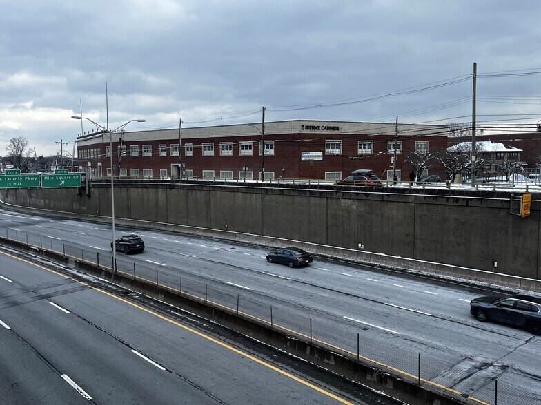 630 Central Park Ave, Yonkers, NY à vendre - Photo du bâtiment - Image 3 de 6