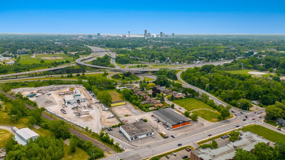 5232 Montrose Rd, Niagara Falls, ON à vendre - Photo principale - Image 1 de 1