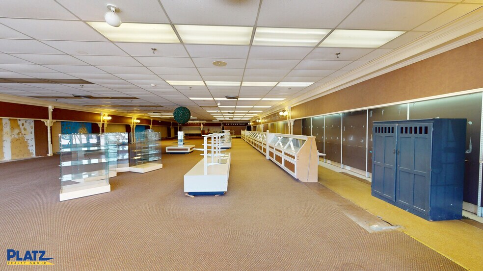 4317-4341 Kirk Rd, Youngstown, OH à louer - Photo du bâtiment - Image 2 de 20