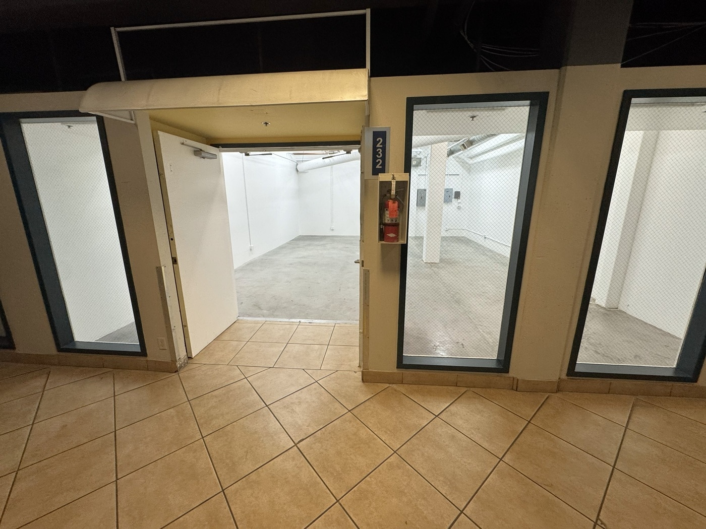 305 E 9th St, Los Angeles, CA à louer Photo intérieure- Image 1 de 6