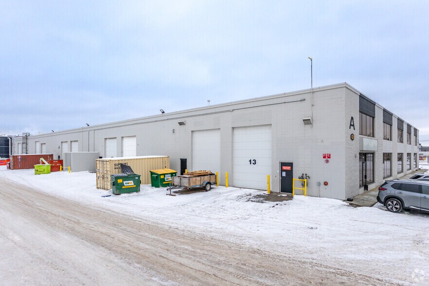 16204-16240 116 Av NW, Edmonton, AB à louer - Photo du bâtiment - Image 2 de 4