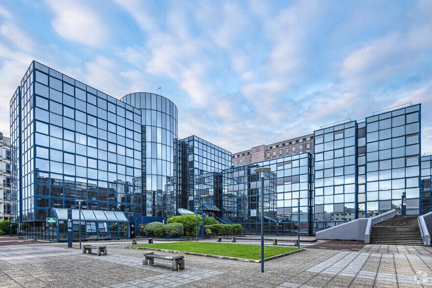 Bureau dans Noisy-le-Grand à louer - Photo du bâtiment - Image 2 de 3