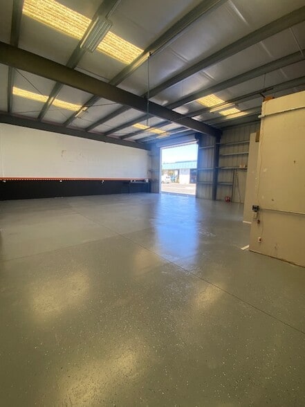 331 Motor City Ct, Modesto, CA for lease - Building Photo - Image 2 of 9