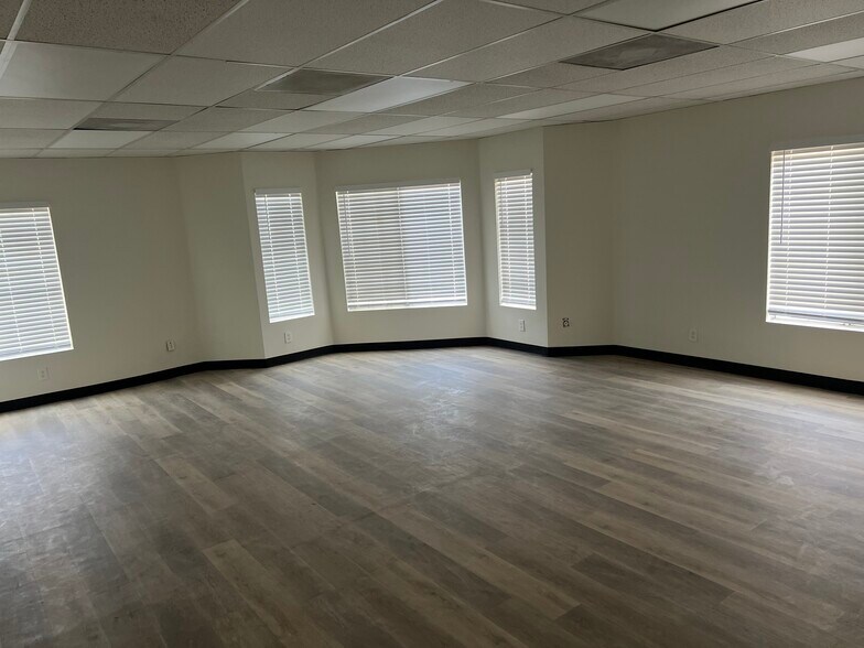 4192 Brockton Ave, Riverside, CA à louer - Photo du bâtiment - Image 2 de 7
