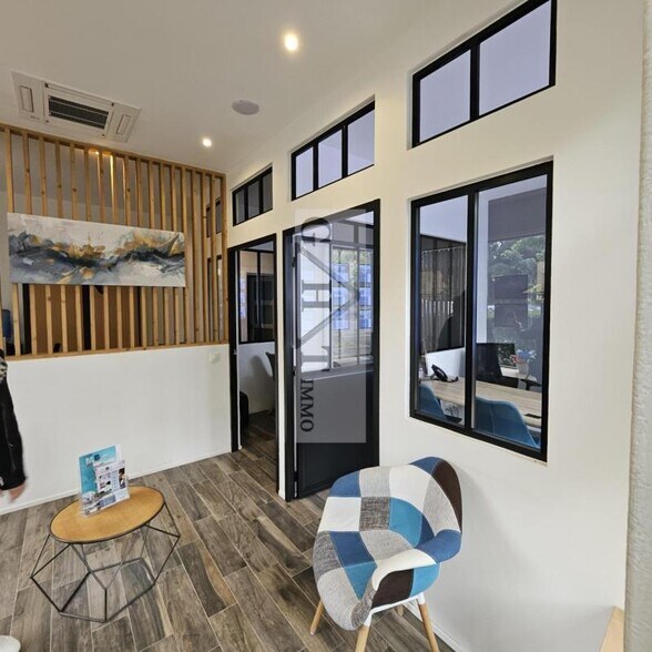 Retail in Créteil for lease - Interior Photo - Image 1 of 4