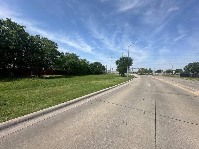 1161 Warrior Trl, Grand Prairie, TX for sale - Building Photo - Image 2 of 11