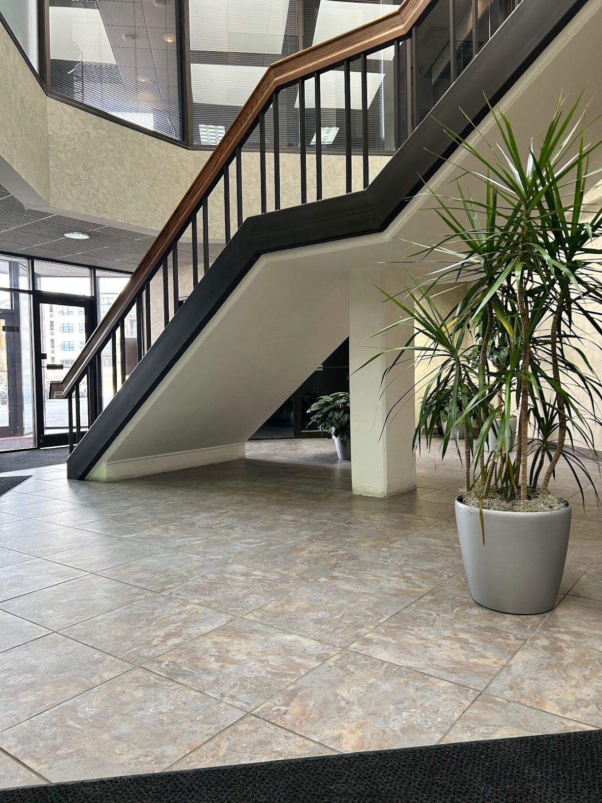 601-611 N Barker Rd, Brookfield, WI à vendre Photo intérieure- Image 1 de 2