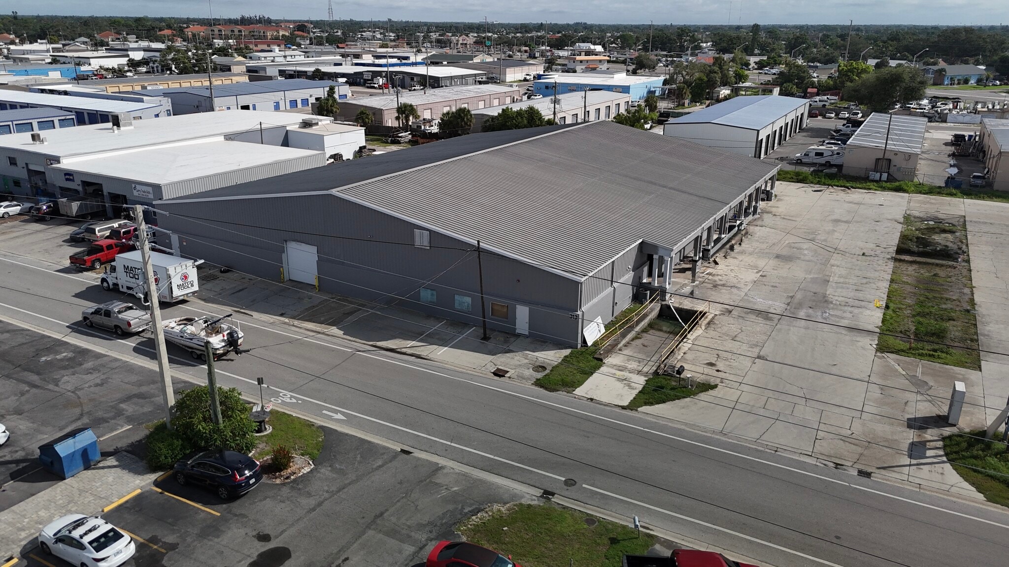 313 & 333 Seaboard Avenue portfolio of 2 properties for sale on LoopNet.ca Building Photo- Image 1 of 10