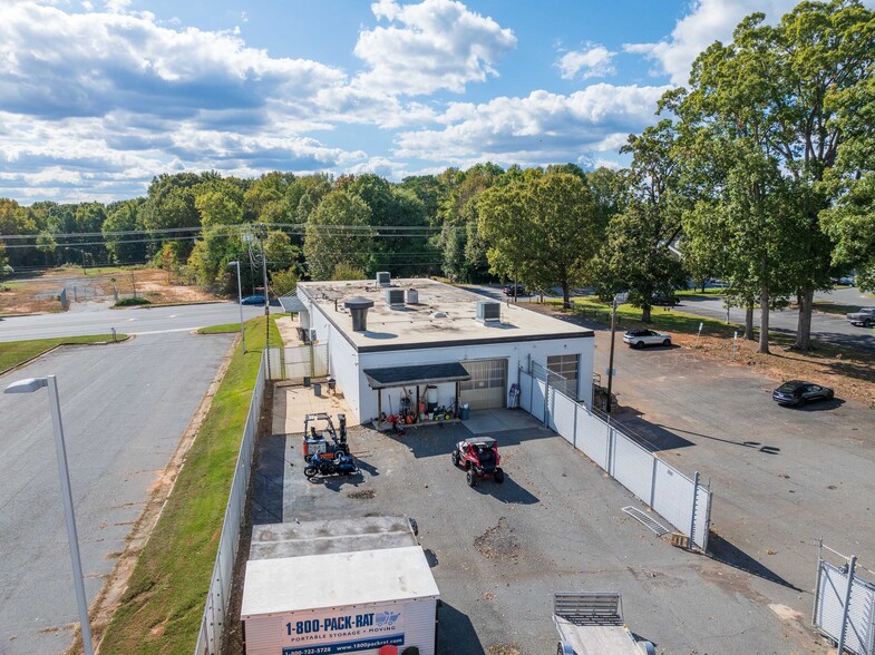 10501 Monroe Rd, Matthews, NC for lease - Building Photo - Image 3 of 15