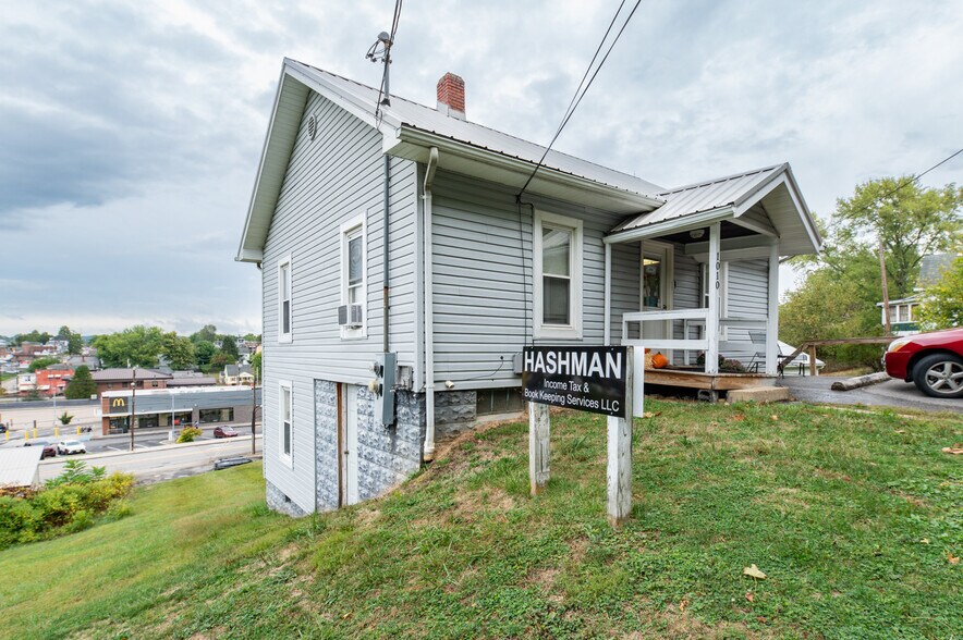 Speedway-Boulevard Avenue portefeuille de 3 propriétés à vendre sur LoopNet.ca - Photo du bâtiment - Image 2 de 23