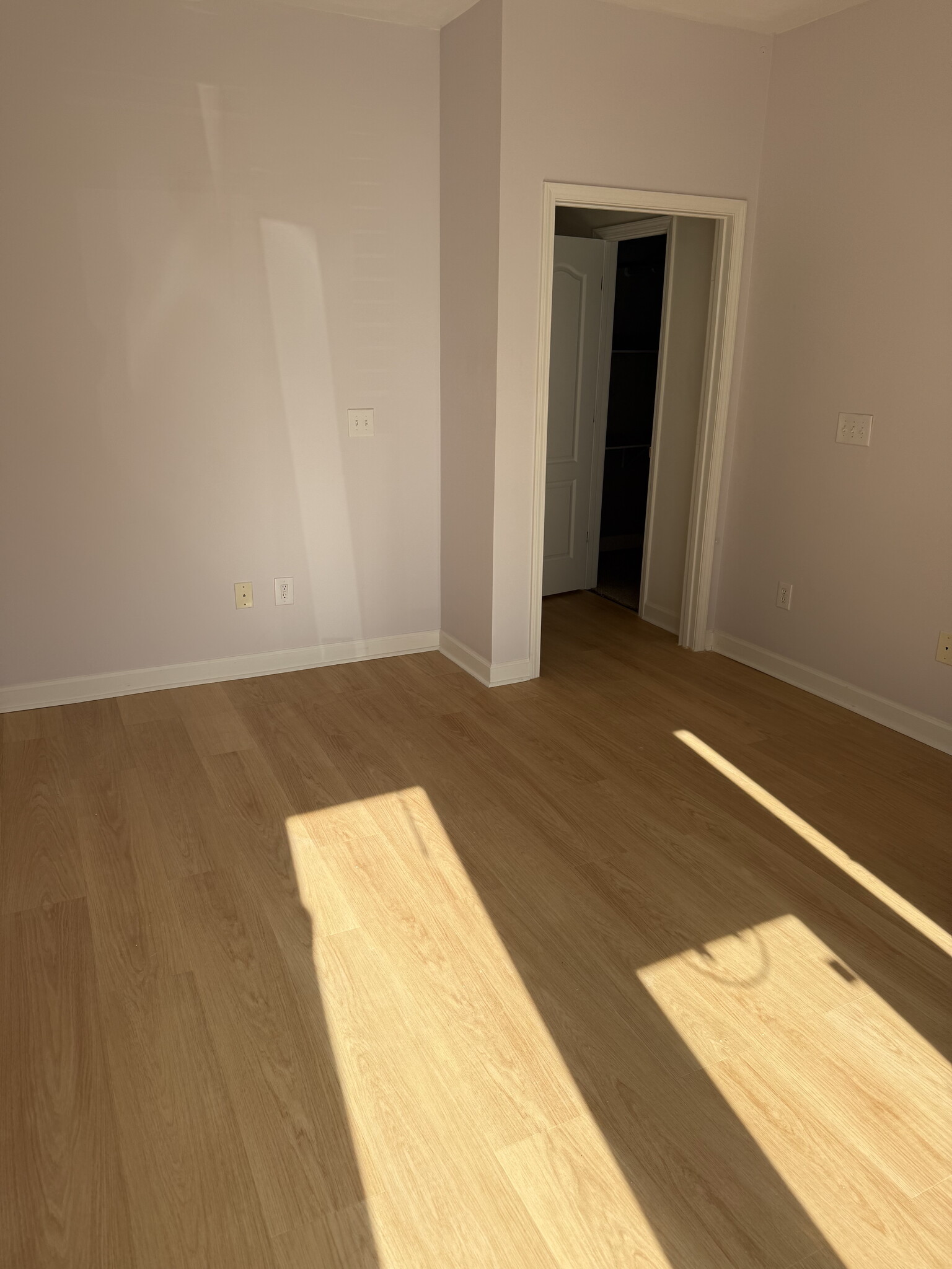 21315 W Catawba Ave, Cornelius, NC for lease Interior Photo- Image 1 of 4