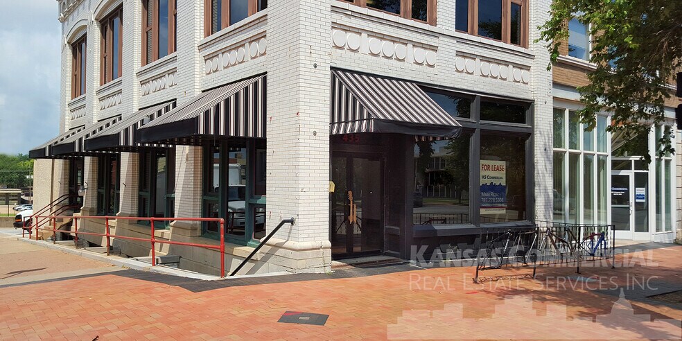 435 S Kansas Ave, Topeka, KS à louer - Photo du bâtiment - Image 2 de 7