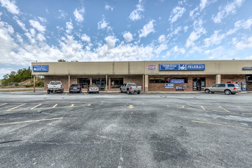 6766 W Andrew Johnson Hwy, Mosheim, TN à vendre - Photo du bâtiment - Image 3 de 9