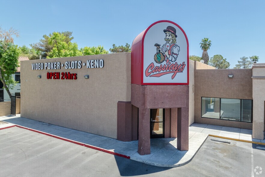 5225 E Tropicana Ave, Las Vegas, NV à louer - Photo du bâtiment - Image 3 de 5