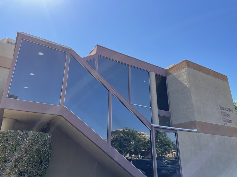 517 N Mountain Ave, Upland, CA à louer - Photo du bâtiment - Image 3 de 22