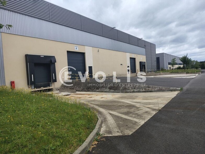 Flex in Sucy-en-Brie for lease - Building Photo - Image 2 of 9