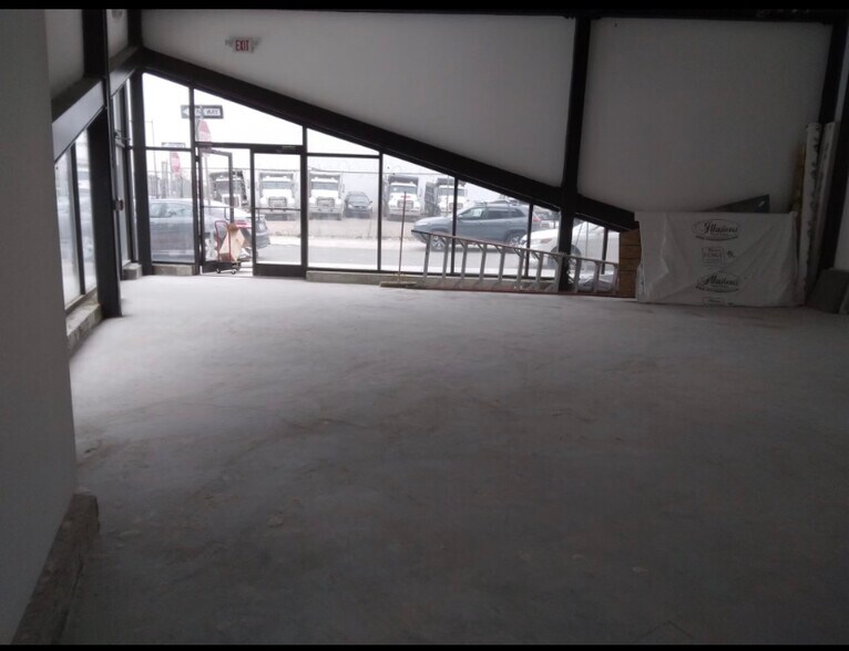 330 Cecil B Moore Ave, Philadelphia, PA for lease - Primary Photo - Image 1 of 4