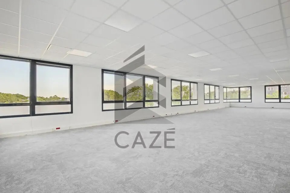 Office in Mérignac for lease Interior Photo- Image 1 of 6