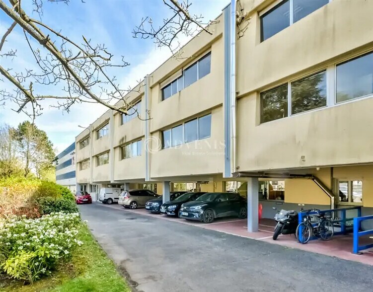 Office in Neuilly-sur-Marne for lease - Building Photo - Image 1 of 7