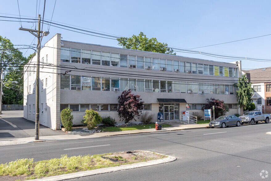 520 Westfield Ave, Elizabeth, NJ à vendre - Photo du bâtiment - Image 3 de 12