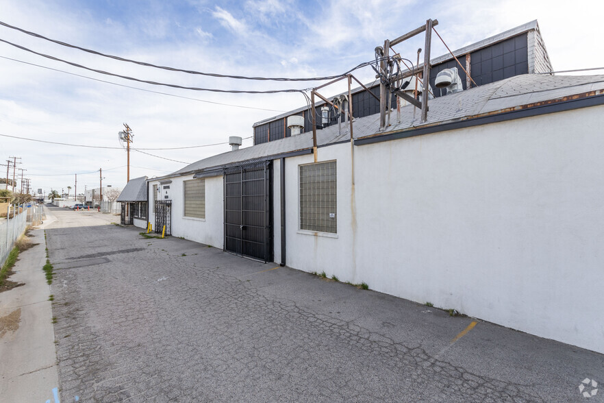 16214 Lindbergh St, Van Nuys, CA for sale - Building Photo - Image 2 of 5