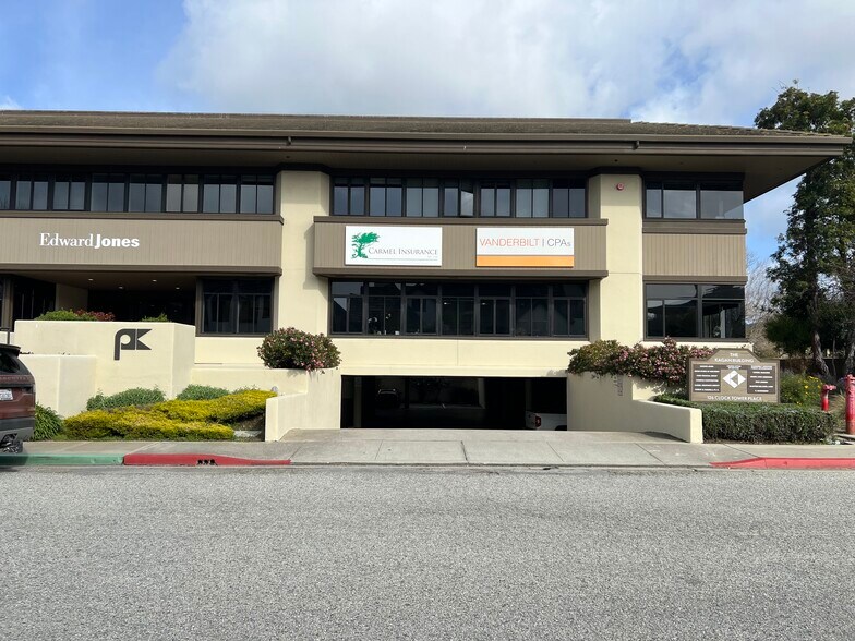 126 Clock Tower Pl, Carmel, CA à louer - Photo du bâtiment - Image 2 de 7